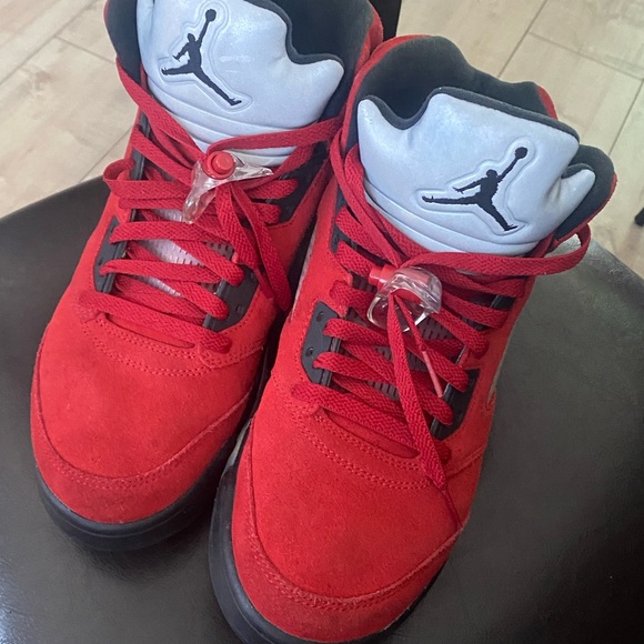 DD0587-600 Nike Air Jordan 5 Retro Raging Bull Toro Bravo Varsity Red Black - Picture 3 of 6